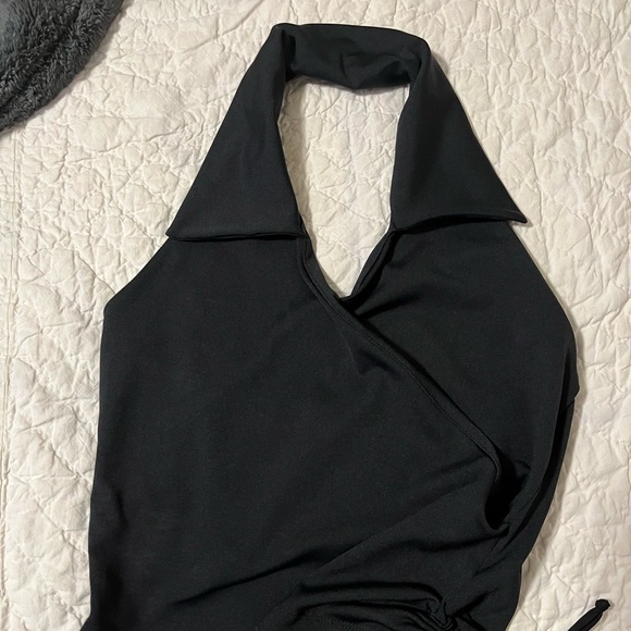 Cropped collared halter top. Size S. - Picture 2 of 4